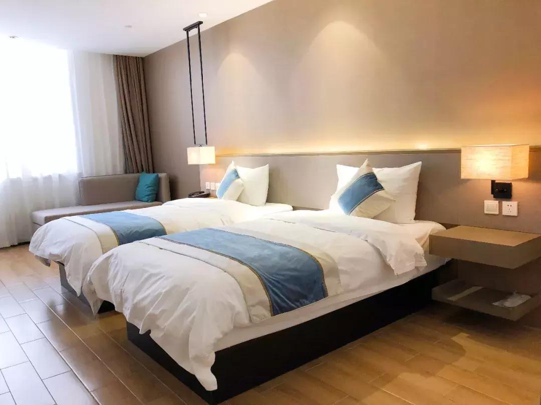 《主播旅行社》开团,9888元双国跨境,一车hold住冬季自驾新玩法