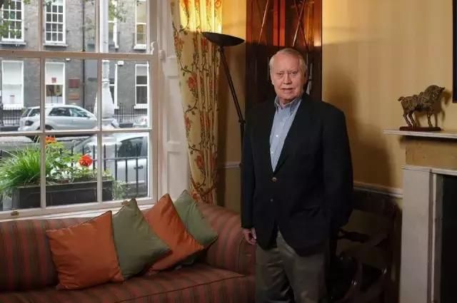 戴15元手表，租一居室，秘密捐出560亿，他活出了上帝的模样！