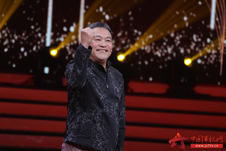 唱响军歌并讲述军歌背后的故事,讲述军歌背后的故事