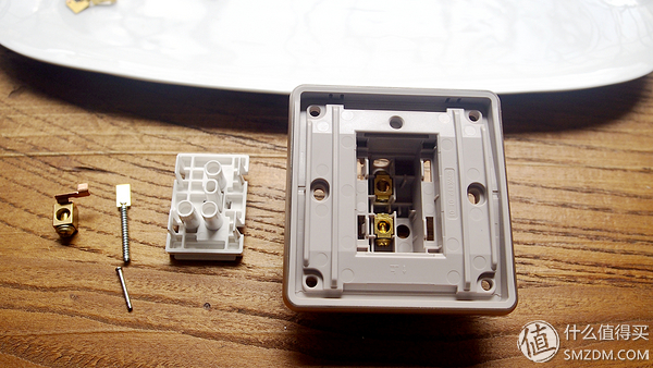 罗格朗开关插座内部结构如何组装,施耐德罗格朗西蒙哪个性价比高