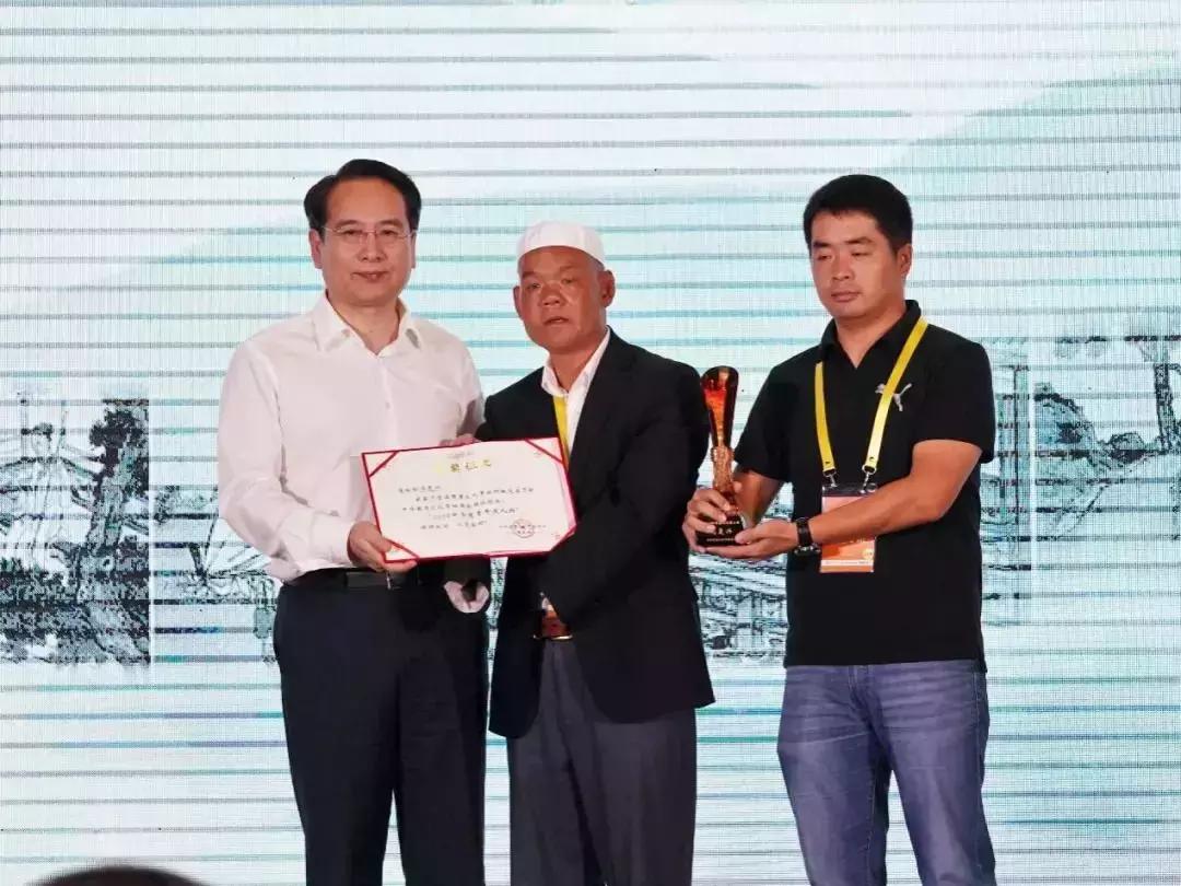 大爱无疆照亮自己温暖了别人,大爱无疆用心呵护