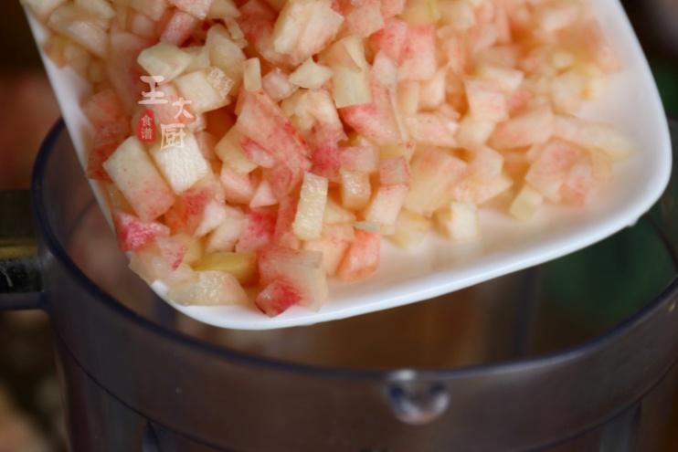 用水蜜桃汁做夏日饮品,好喝的自制饮品清凉夏日