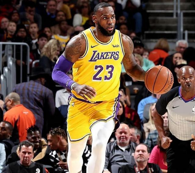 詹姆斯打5号位湖人vs掘金,从1号位打到5号位的球员