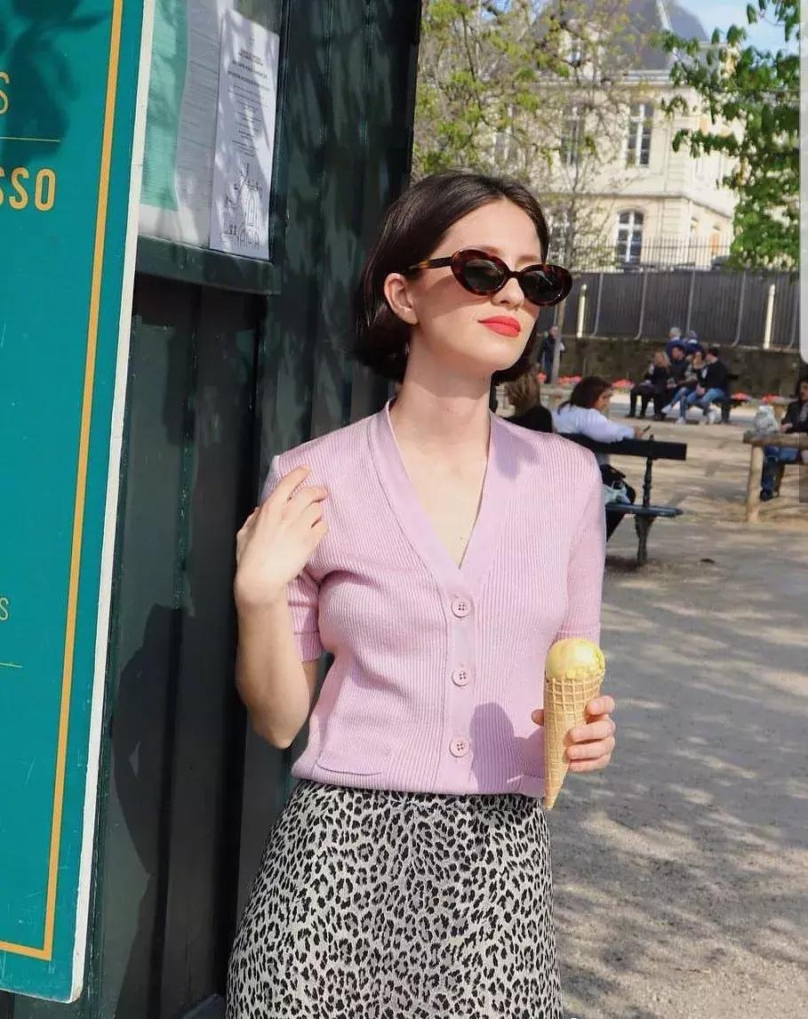 刘雯米兰时装周试装,刘雯维密走秀比心