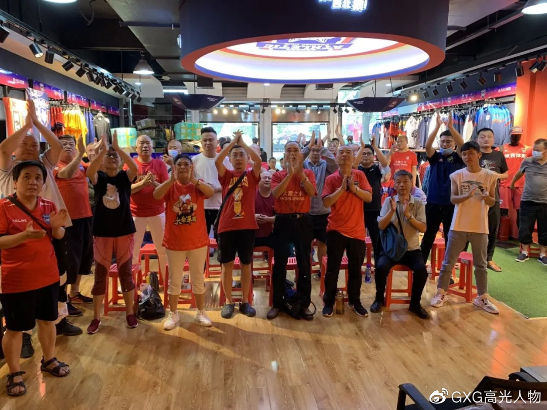 西北狼vs西伯利亚狼,西北狼vs犀牛