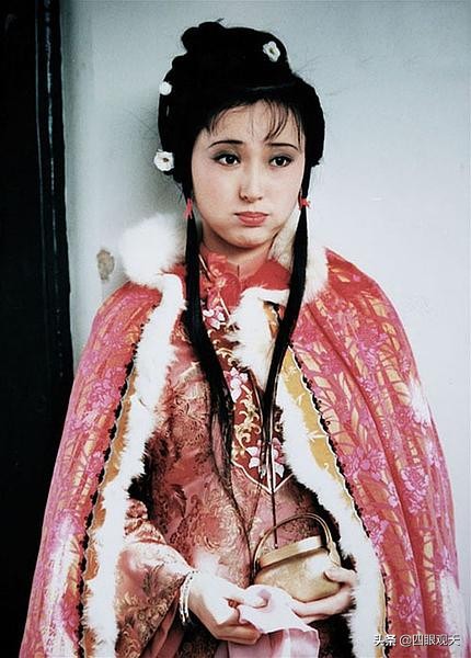 冷眼看红楼书籍,黛玉冷眼看红楼