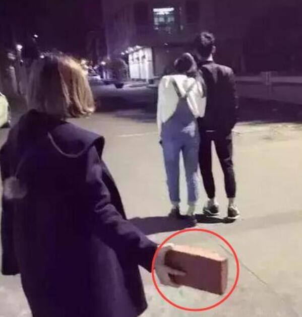 第一次跟女朋友见面送什么小礼物,第一次和女生约会她送我礼物