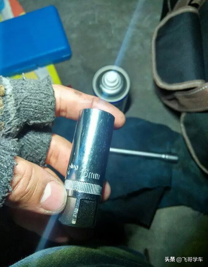 2011款2.0t奥迪a6l,最新款奥迪a6l更换火花塞教程