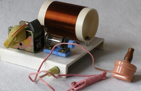 五十年代不用电的收音机,六七十年代的收音机需要电吗