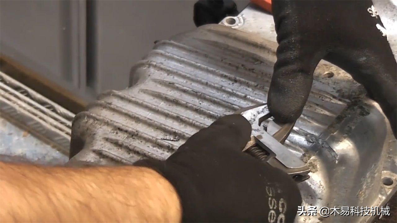 螺丝钉断在螺母中怎么取出,膨胀螺丝螺母怎么取出