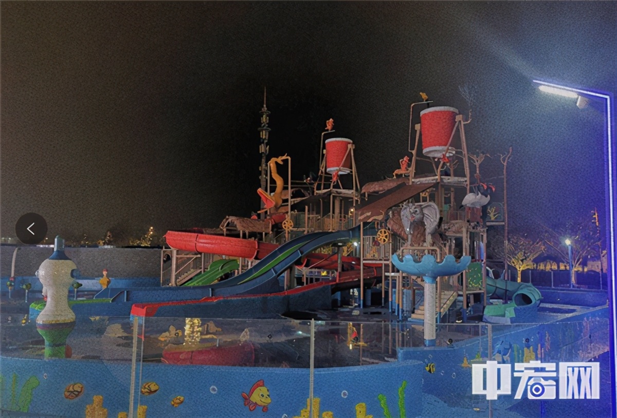 南京青奥国际风情街数万平违建之谜续——酒店停业整改近两年执法部门责令限期恢复原样