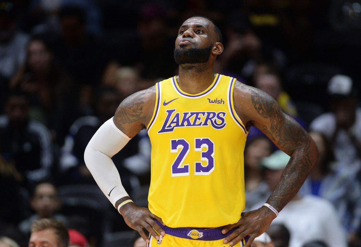 詹姆斯抢断一条龙隔扣伊戈达拉,2017年詹姆斯抢断隔扣伊戈达拉