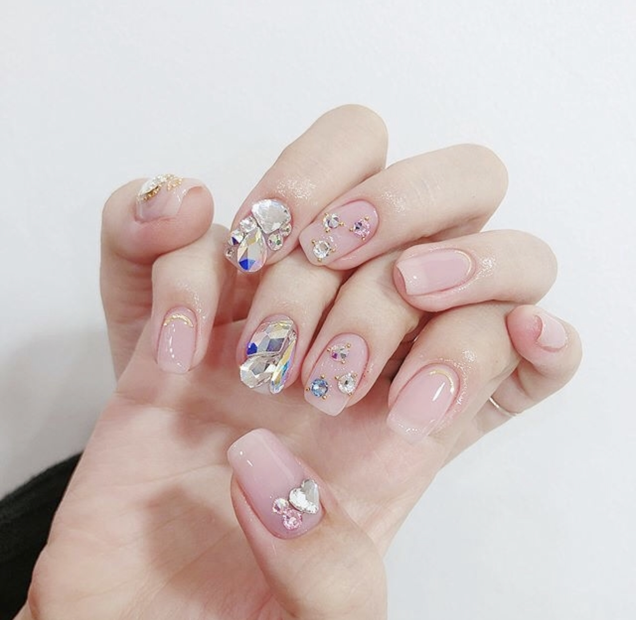 闪亮又质感的美甲造型,超亮异形美甲钻