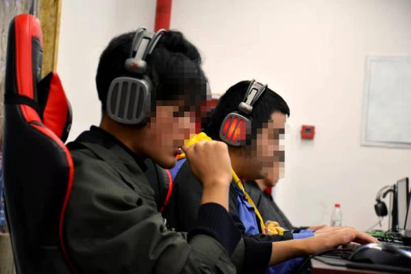 曾疯狂到对父母起“杀心”，幻想当职业选手，15岁网瘾少年被电竞劝退之路