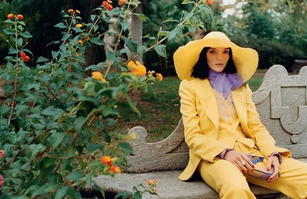 一套西装又正式又休闲,30-35岁女性春季穿搭西装