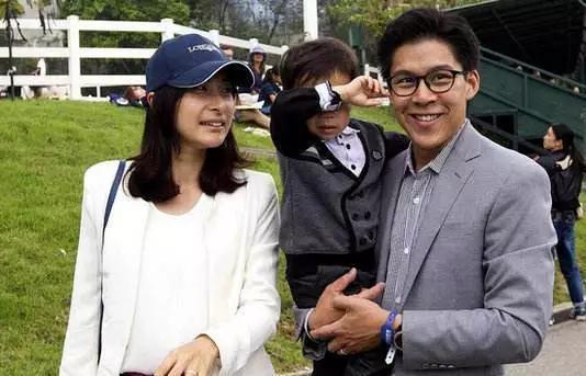 霍启刚1.5亿香港别墅曝光，内景装修太普通，空调发黄也不在意