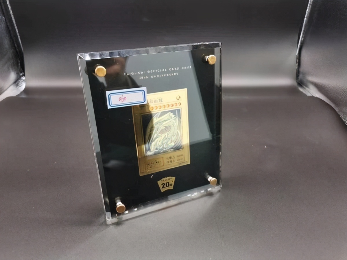 青眼白龙卡片拍卖8000万是真的,80元拍卖青眼白龙金卡谁拍到了