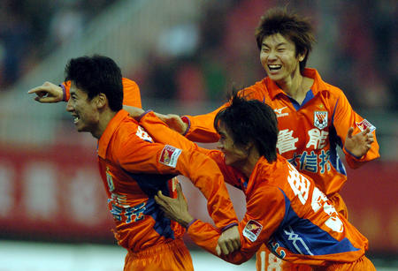 重温赛事-北京连胜，青岛垫底，2004年中超联赛（第18轮-第19轮）