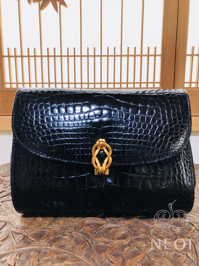 怎样鉴别是不是真正的鳄鱼皮包,鳄鱼皮包包怎么选