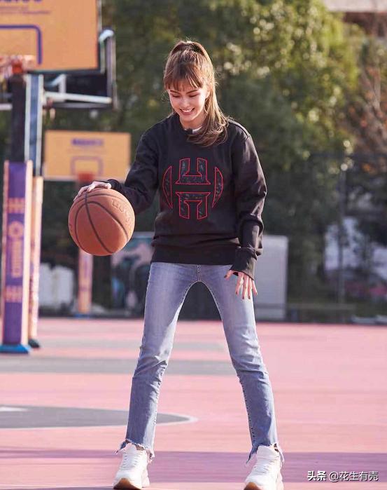 从周杰伦“小娇妻”到耀眼女神，27岁昆凌，才不是简单的灰姑娘