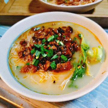 香菇鸡丁米线鸡汤怎么熬,香菇鸡丁米线的鸡丁卤怎么熬制