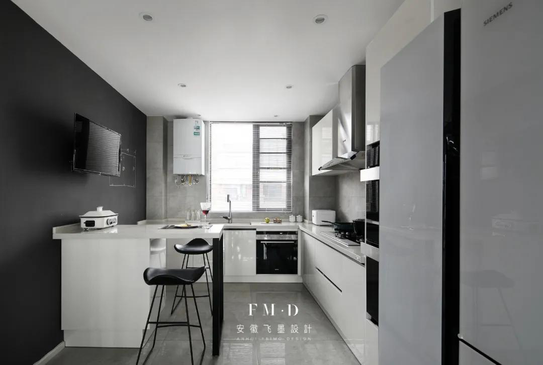 早备个黑板墙就好了！能涂能画实用与颜值兼具，解决了带娃难题