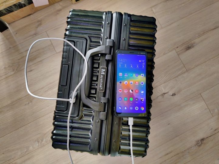 小型轻便指纹锁行李箱,便捷功能行李箱