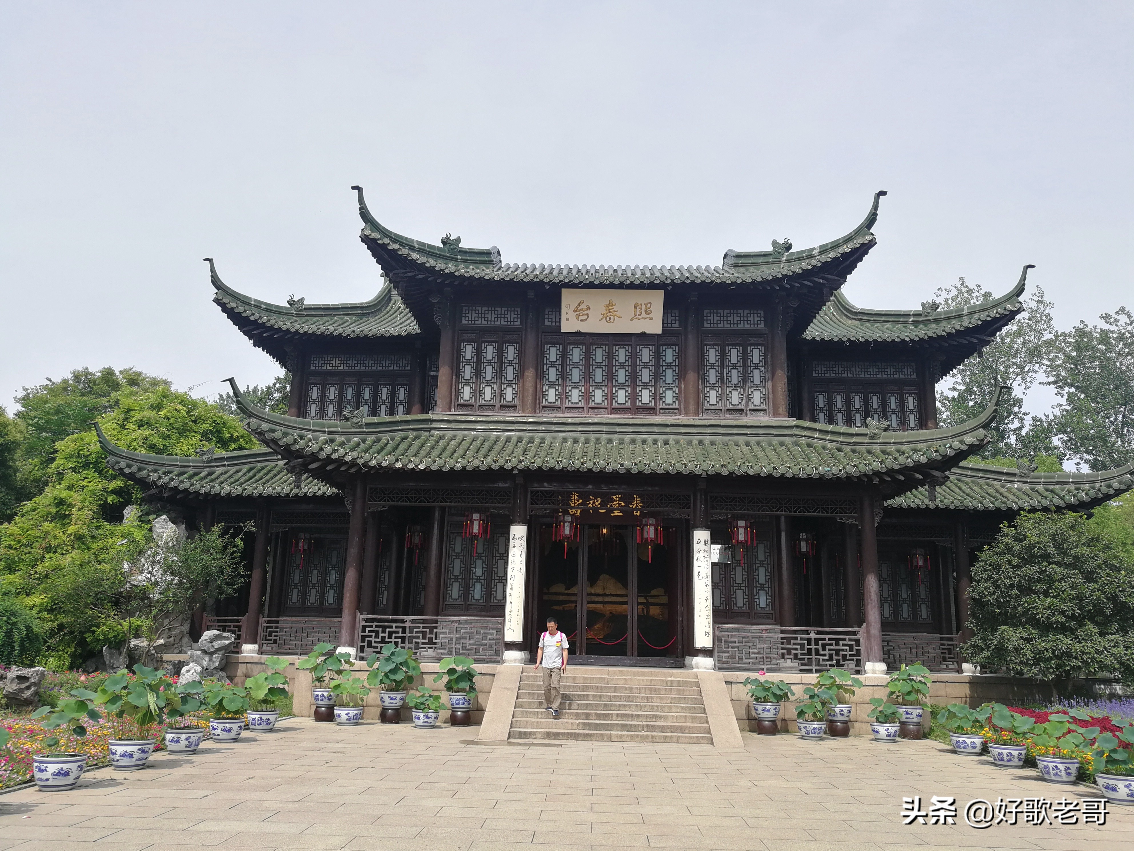 十里湖光,清澄缥碧,花木扶疏,连绵滴翠…瘦西湖游记