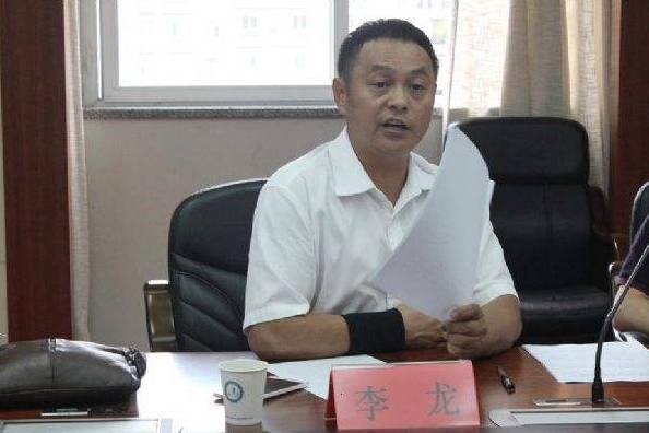 各所大学法学教授,每一所法学院都有一个教授