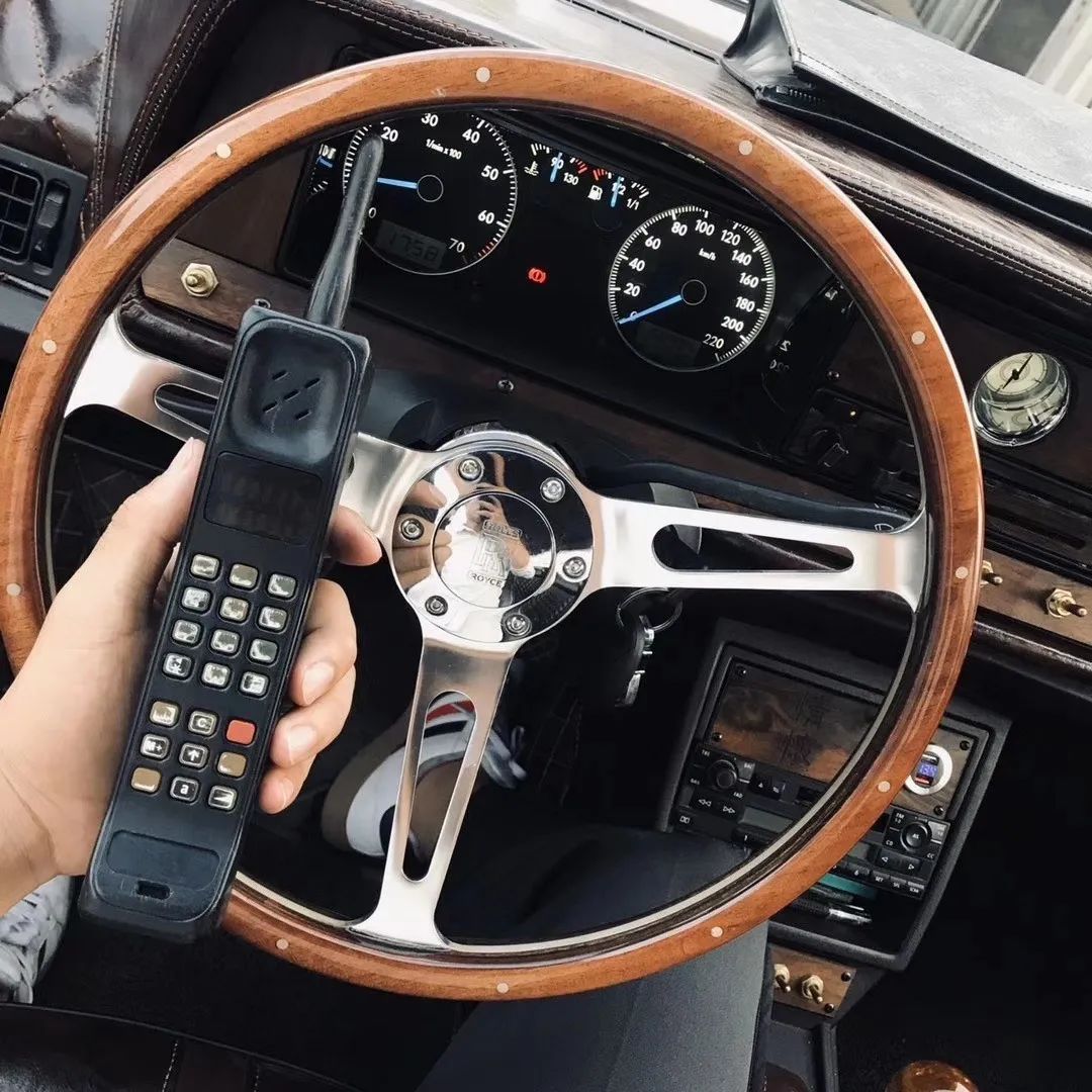 同时拥有好几辆摩托车,同时有多辆越野车