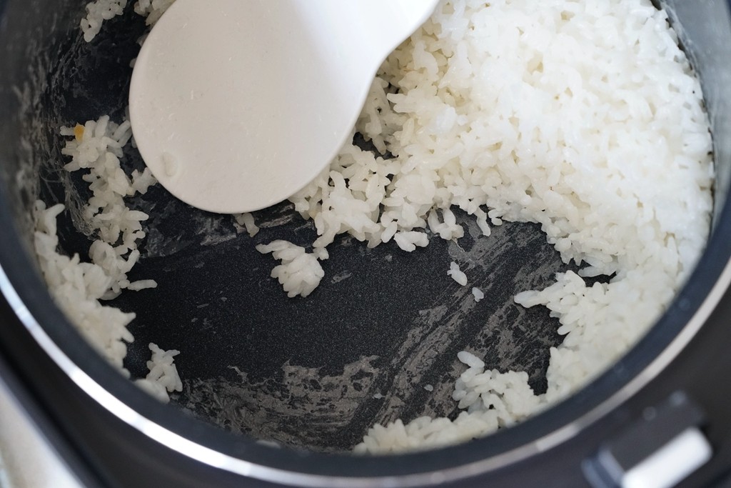 美的纤v智能饭煲5l,美的蒸炖锅测评