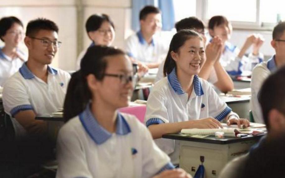 全国各地校服美观排名,全国学校校服比拼