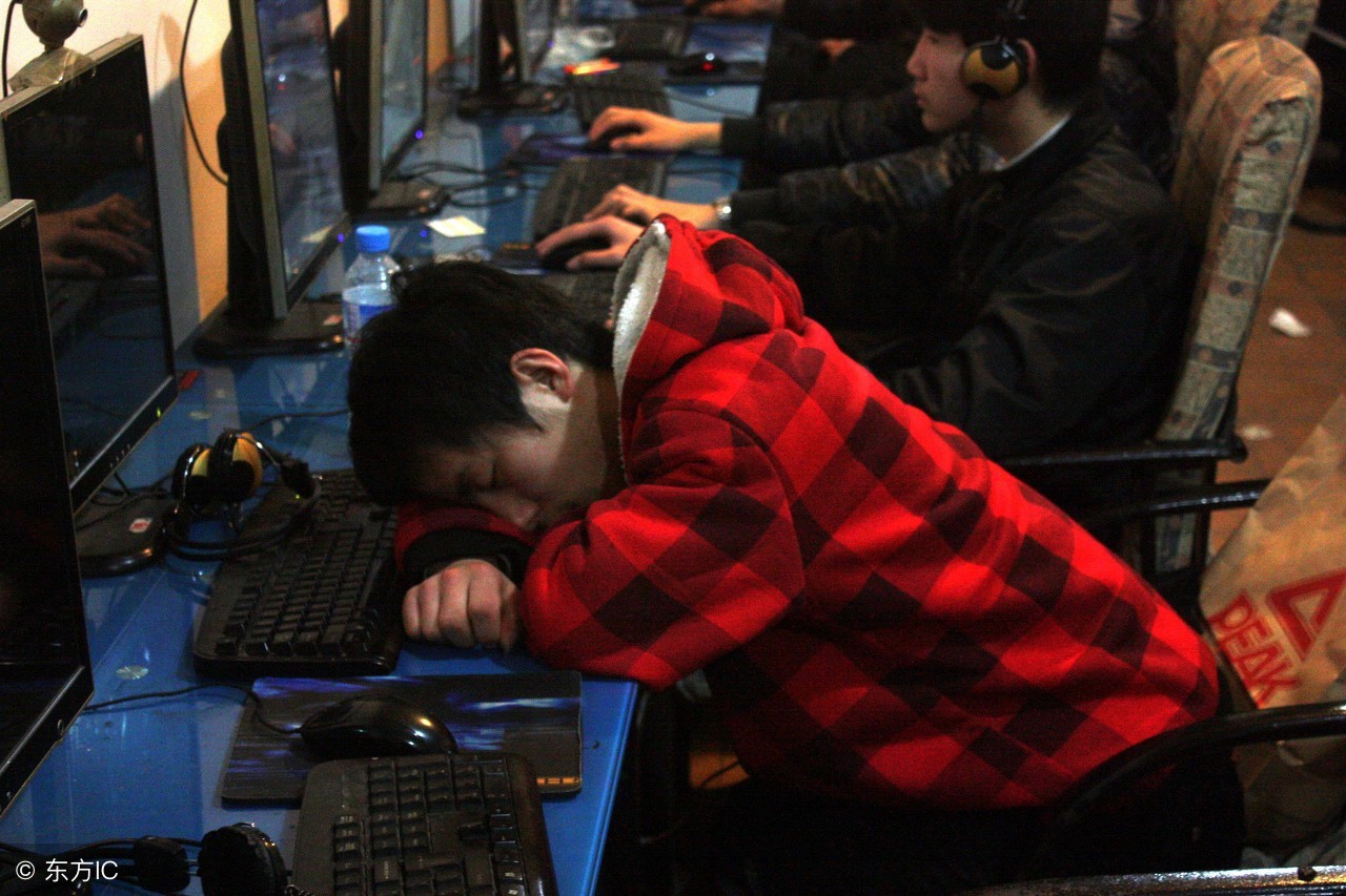 小伙子不想再去网吧玩DNF嘛?我教您啊!