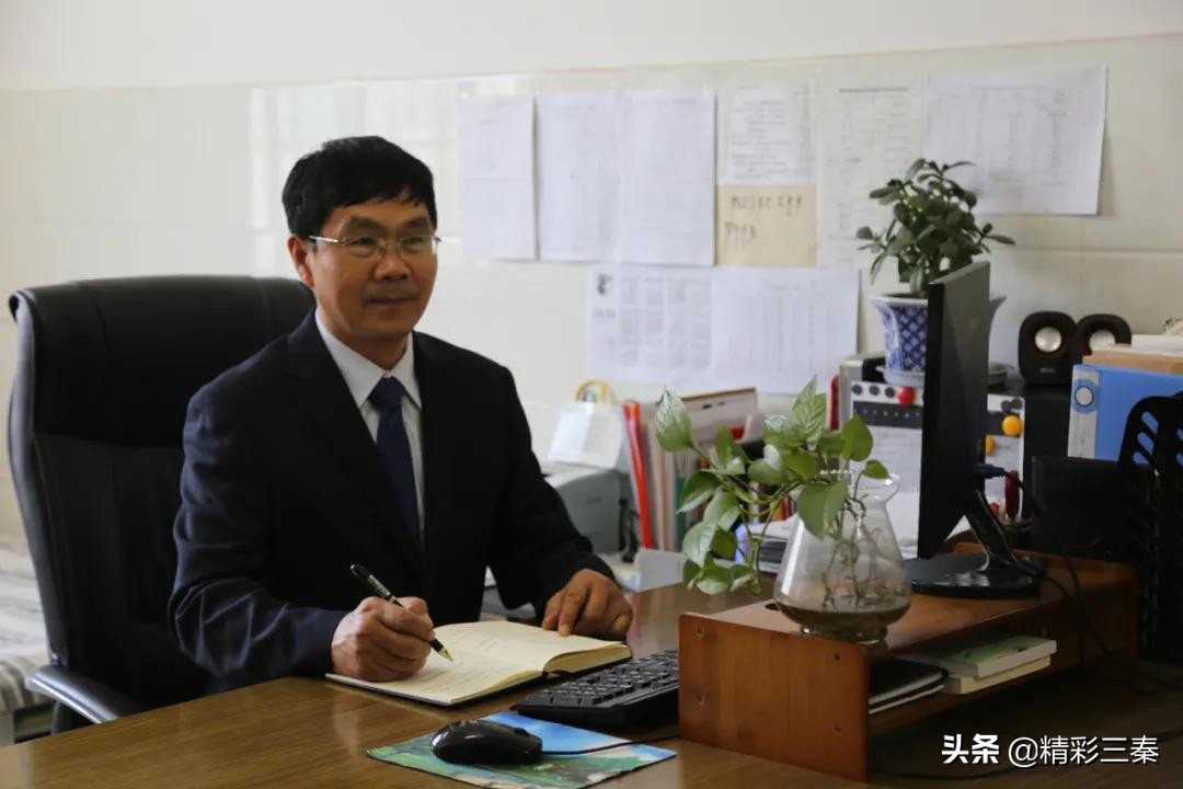 我身边的好校长典型事迹,我身边的好校长宣传片