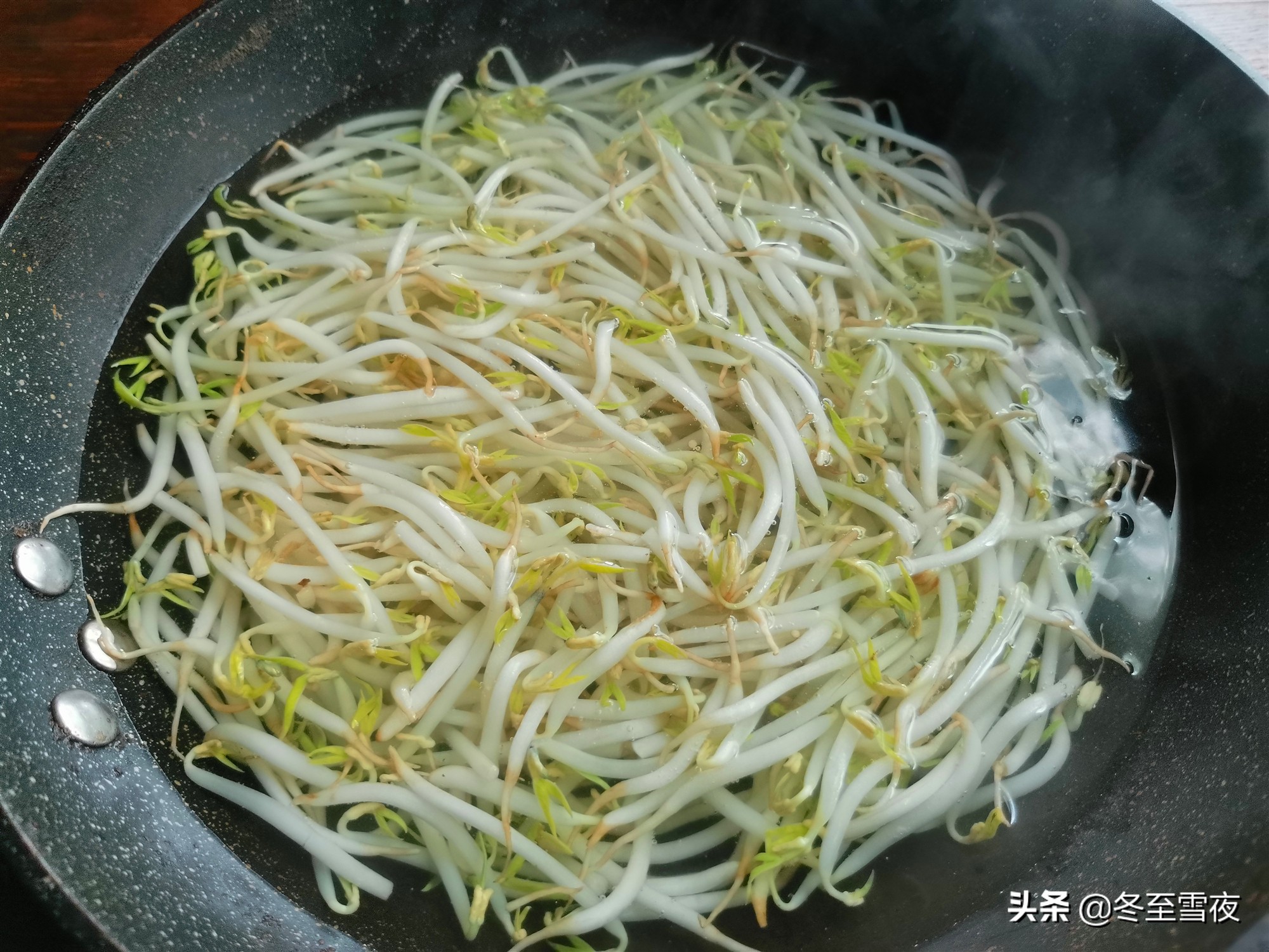 粉丝用凉水泡还是用热水泡,粉丝用开水烫还是用冷水烫