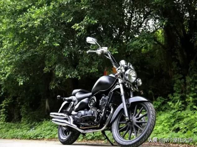 售价10800元,公路旅行自由舰,232cc引擎+油耗2.6L,续航500km!