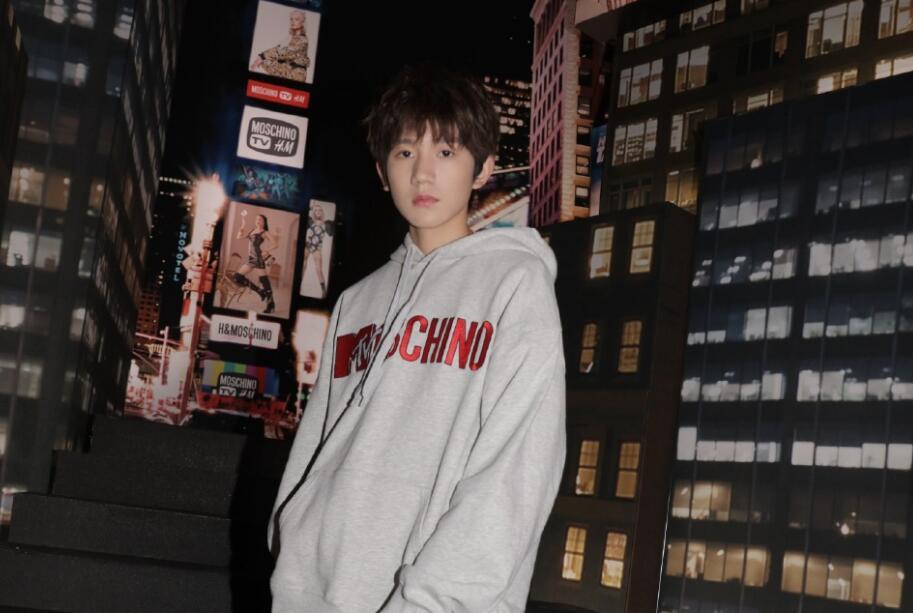 tfboys王俊凯王源千玺快乐大本营,王源在综艺带小孩