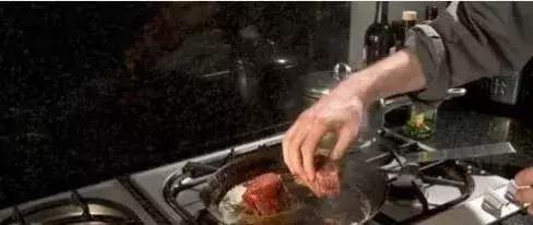 家里燃气灶具着火如何处理,灶具火苗怎么消除