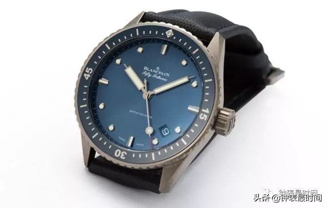 流行白陶瓷手表吗,陶瓷手表和钢表哪个好