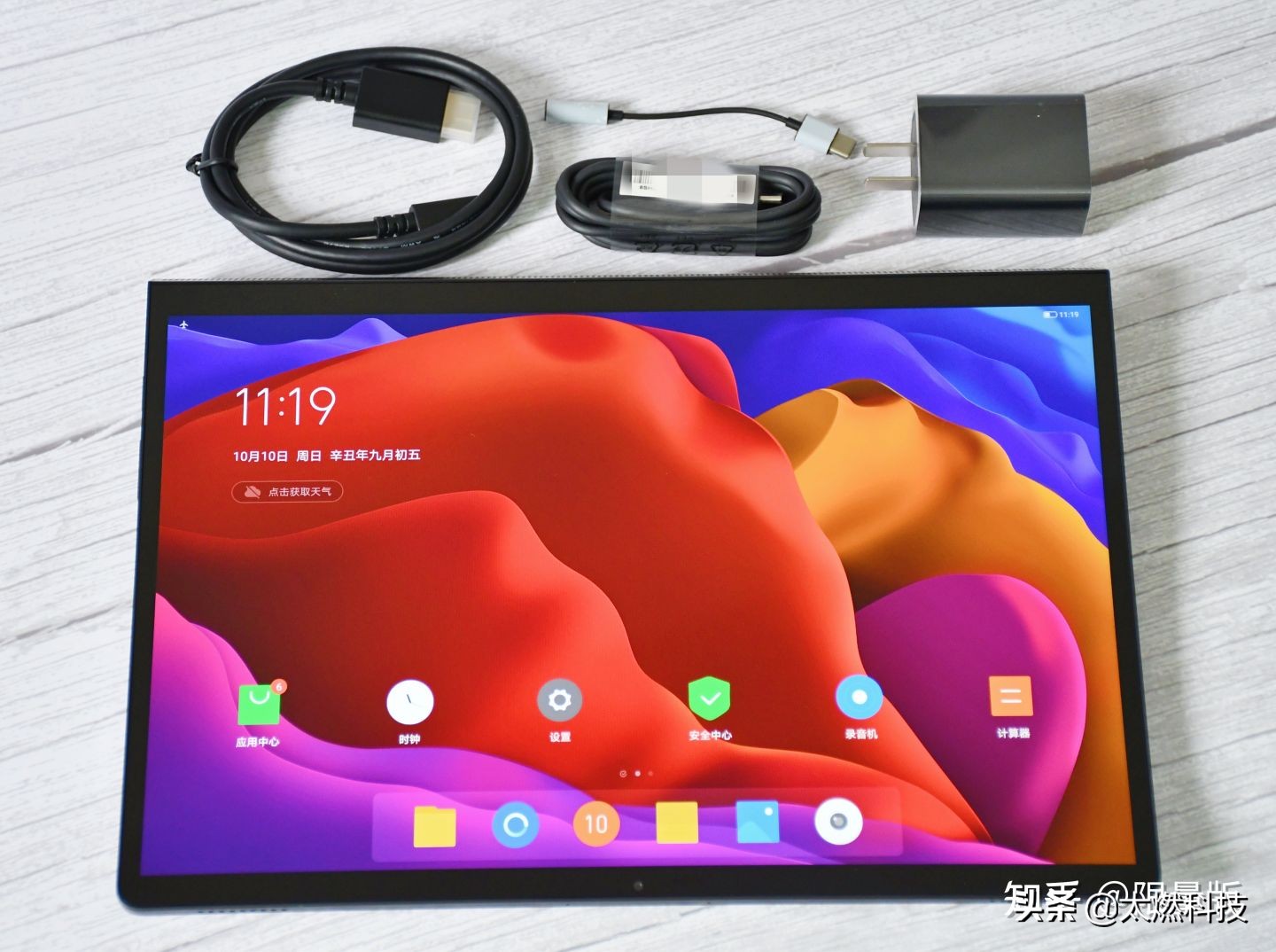 联想YOGAPadPro测评：平板电脑也能玩翻转支持视频输入大屏更个性