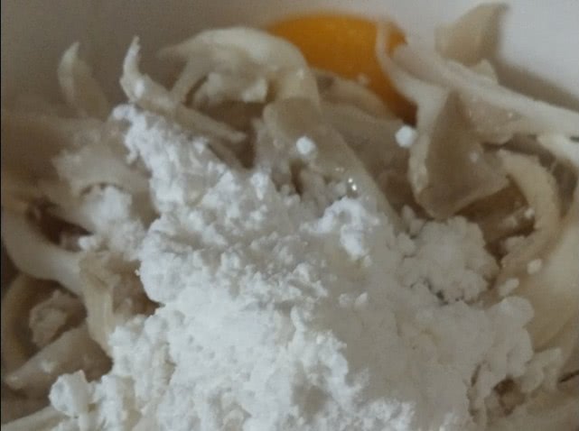 酥炸平菇的家常做法,酒店炸平菇脆脆的做法