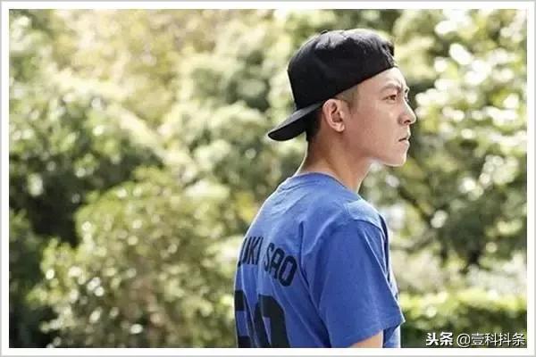 大家好我是老板全部视频,报告老板陈冠希