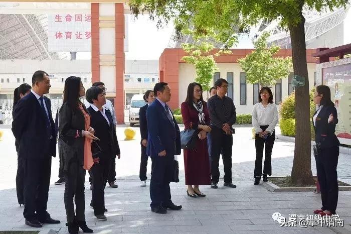 向国际化再迈一步,加中商务考察团来渭南初级中学参观考察