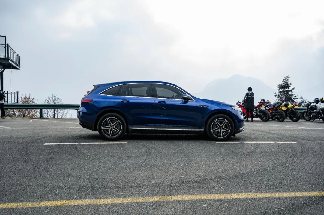 奔驰eqc400好还是350好,奔驰eqc400实际续航是多少