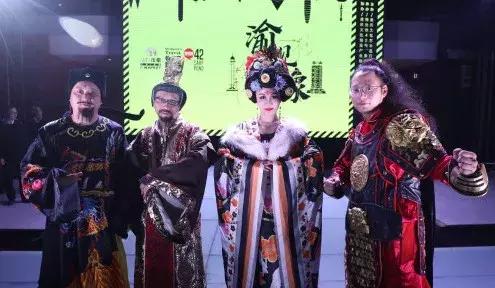 一个人出去有点无聊,一个人出去玩无聊吗