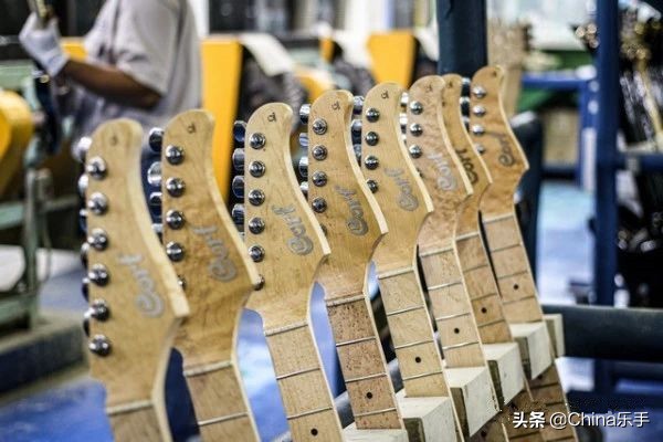 跟随帝声乐器参观世界著名吉他制造商之一Cort印度尼西亚工厂