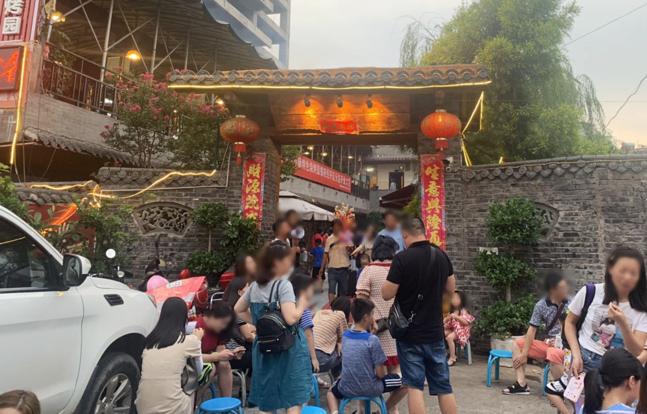 在邛海边吹着风,在邛海边吹吹风