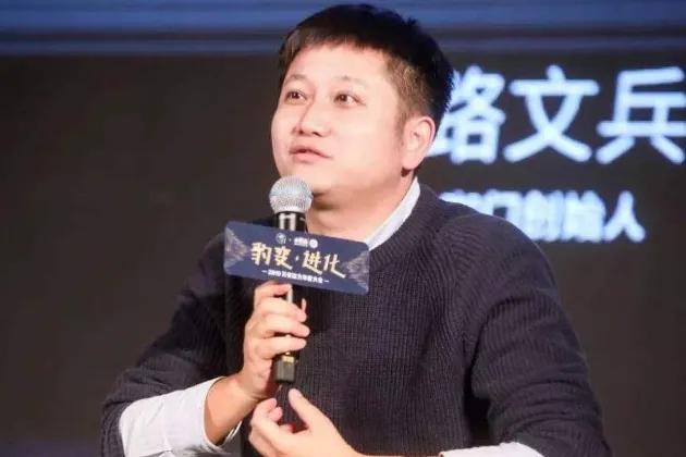 排队8小时！一杯奶茶500元！又一喜茶奇迹诞生？