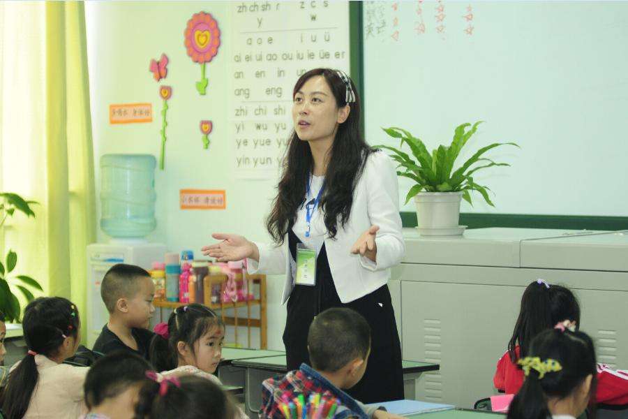 教师面试肢体动作,面试教师自我表演