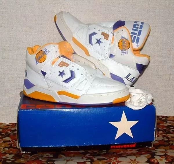 CONVERSENBA队徽鞋，中国鞋迷的篮球鞋启蒙圣物